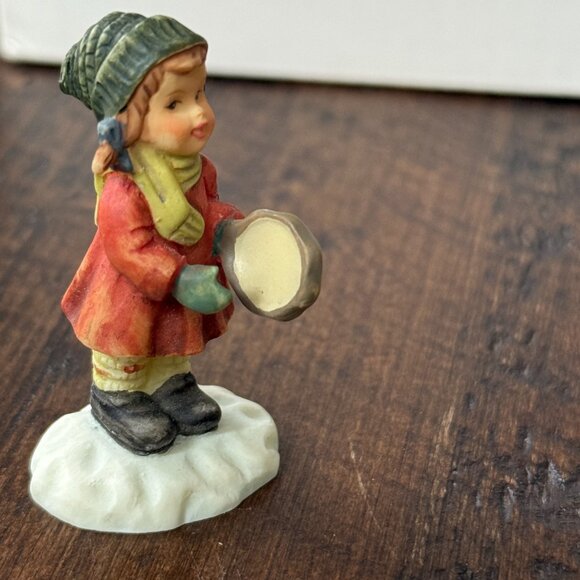 Hawthorne Village - Christmas Village - 3 Figurines - Picture 3 of 7